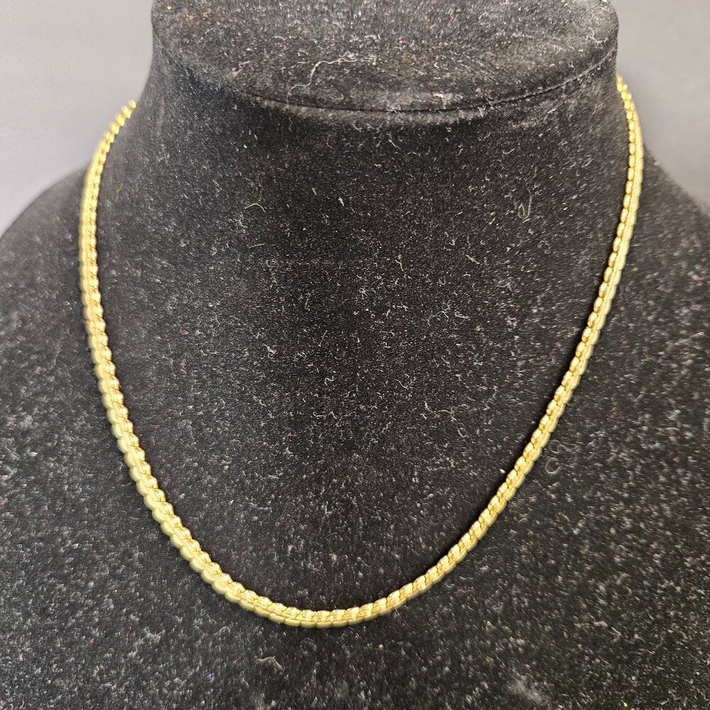 Gold tone chain necklace - 8"
